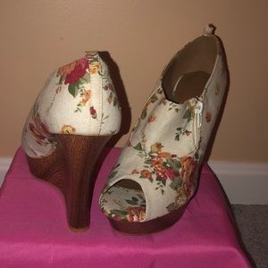 Floral peep toe wedge must haves